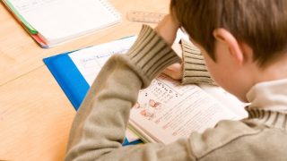 enfant devoirs cahier